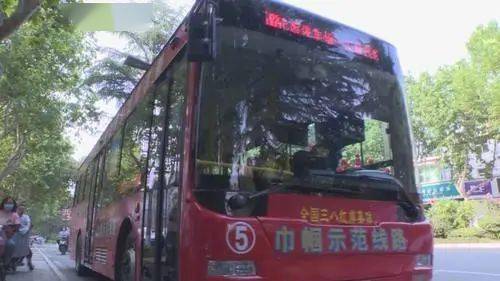 渭南市前進路國貿十字的一天 校車運營服務背后的城市溫度